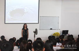 廣西外國(guó)語學(xué)院人文藝術(shù)學(xué)院舉辦2012級(jí)藝術(shù)設(shè)計(jì)專業(yè)設(shè)計(jì)會(huì)暨國(guó)內(nèi)文化藝術(shù)交流活動(dòng)策劃展